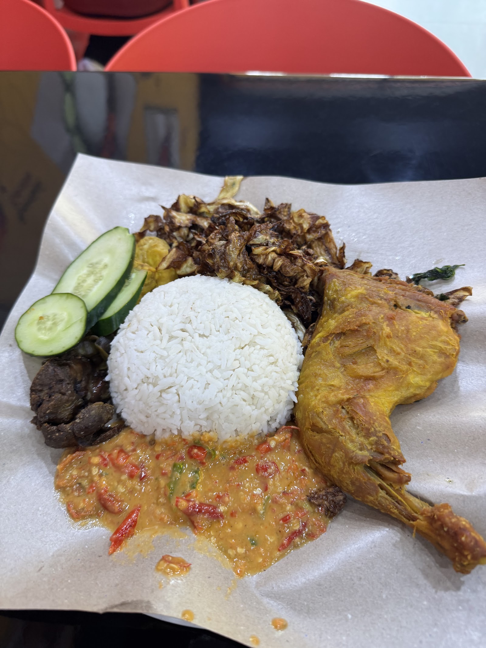 SET C (Nasi Putih, Ayam Goreng, Sambal, Kubis, Timun, Tempe, Tauhu, Hati & Pedal)